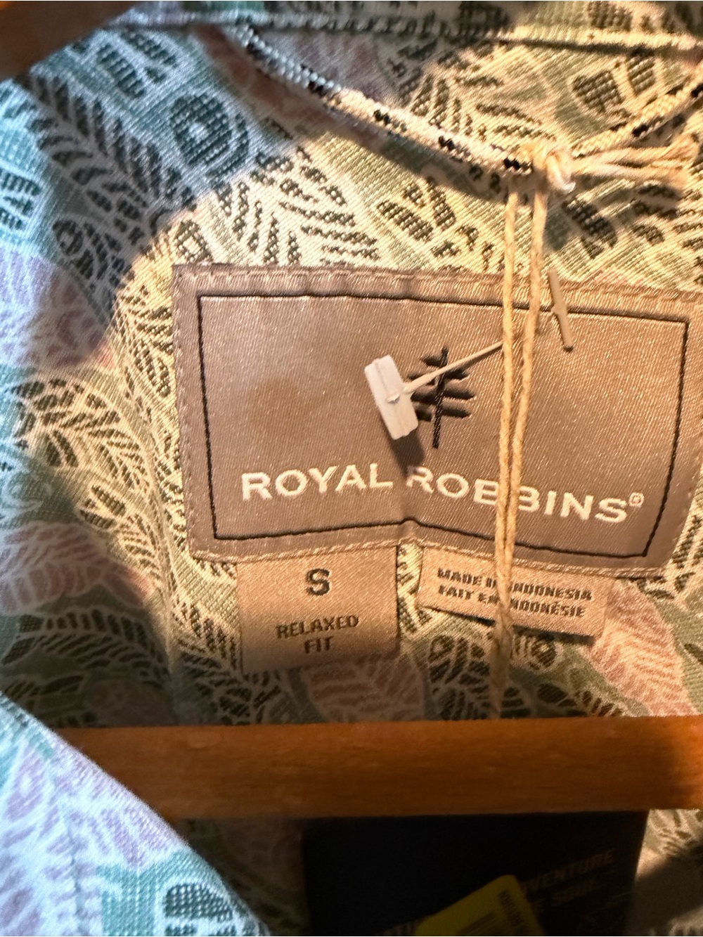 Royal Robbins Women’s Camino Pucker Short Sleeve Shirt Size Small NWT Sage Fish - Picture 4 of 10